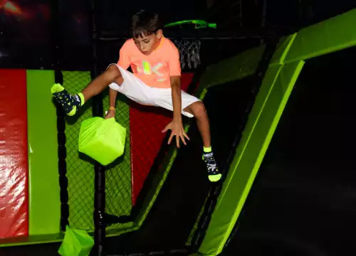 O Melhor Parque Trampolim em Porto Alegre para Crianças e Adultos